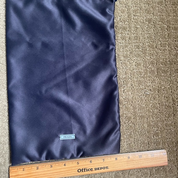 Prada 13 x 8 dust bag - Picture 2 of 2